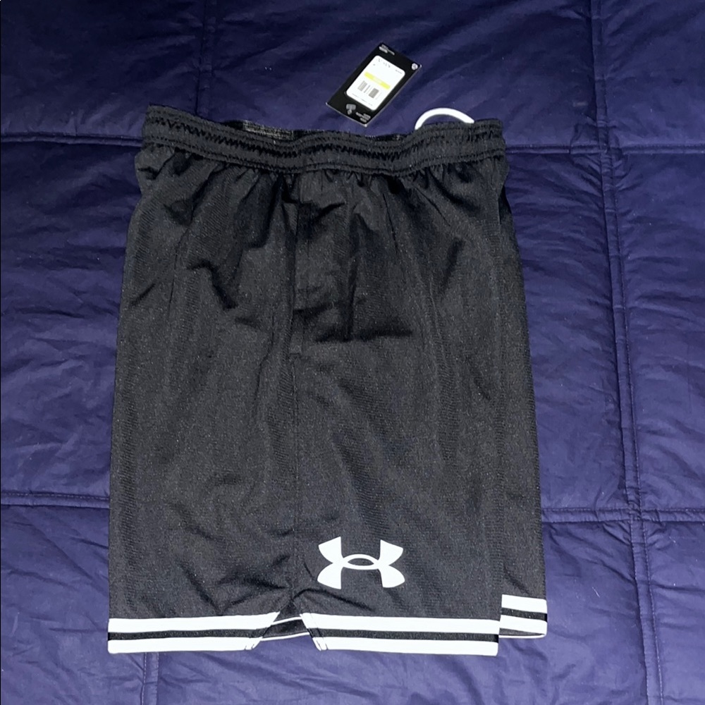 Under Armour Medium Mens Black Athletic Shorts with Elastic Waistband